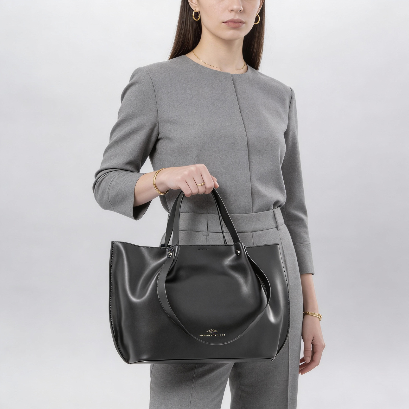 Bolso de piel grande y cómodo para diario.