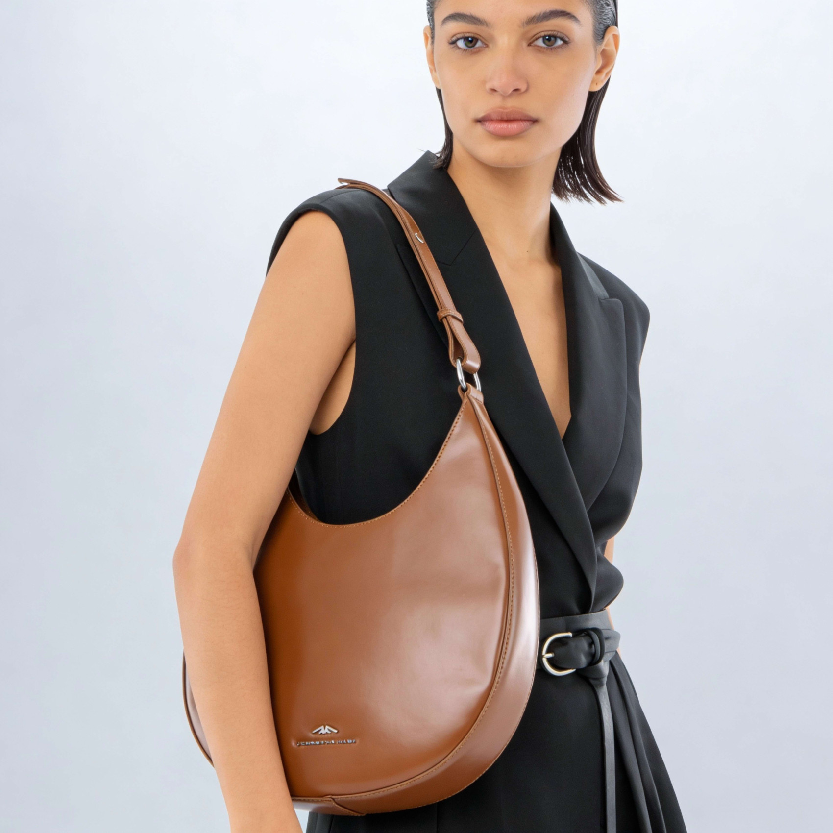 Bolso mediano, funcional para el día a día