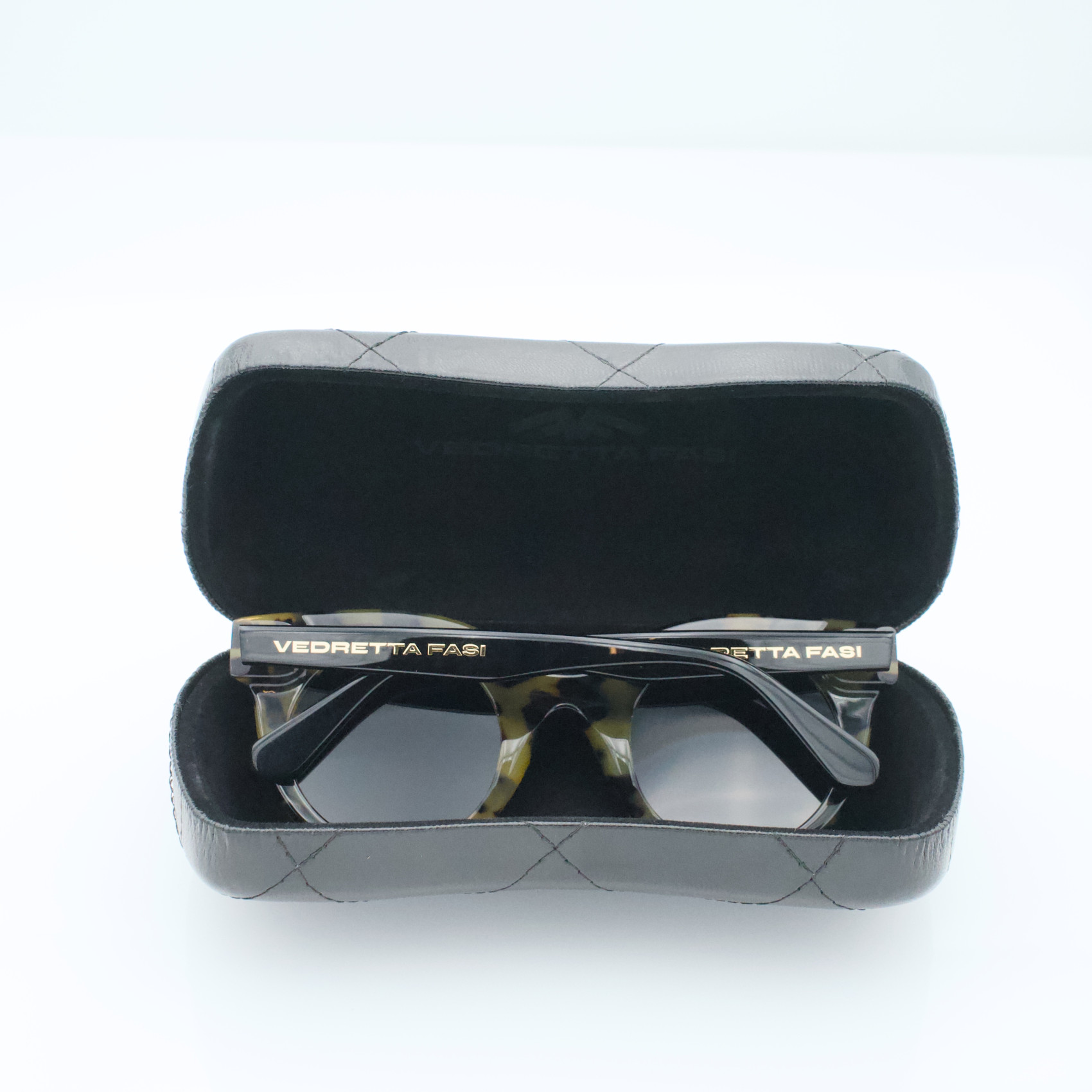 Gafas de sol modernas para mujer