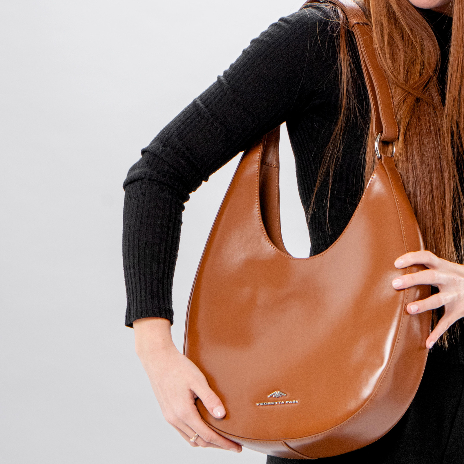 Bolso mediano, funcional para el día a día